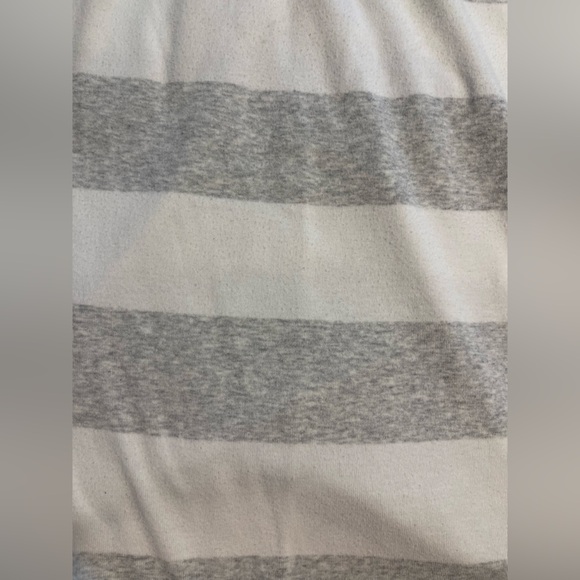 The Limited Long Sleeve Gray and White Tee - Picture 5 of 8